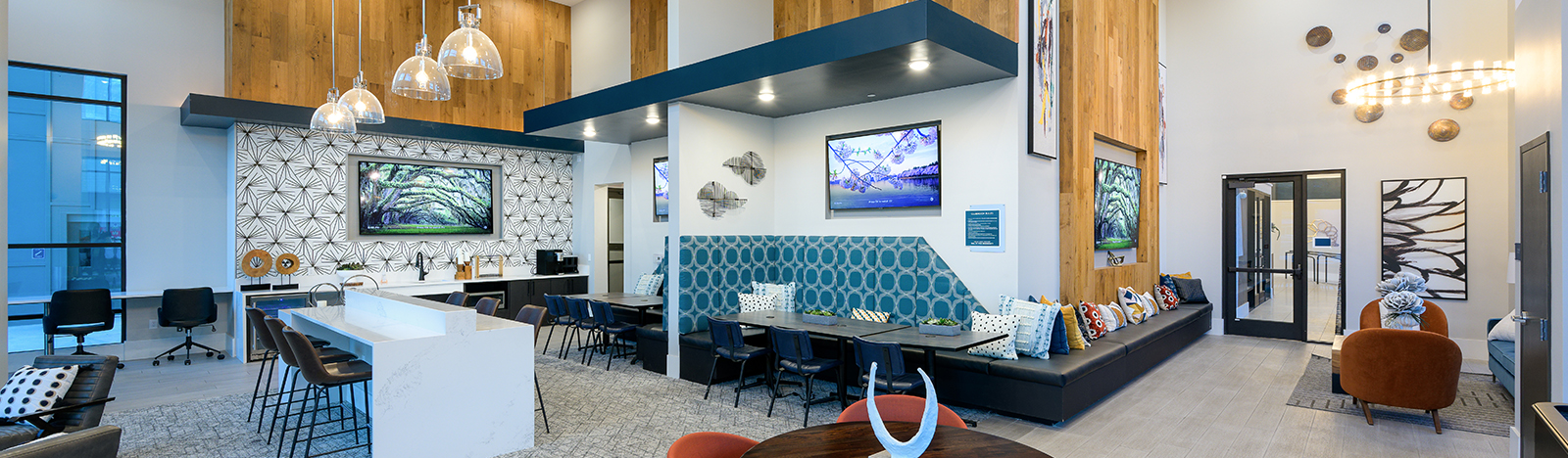 Interior lounge featuring serval seating options